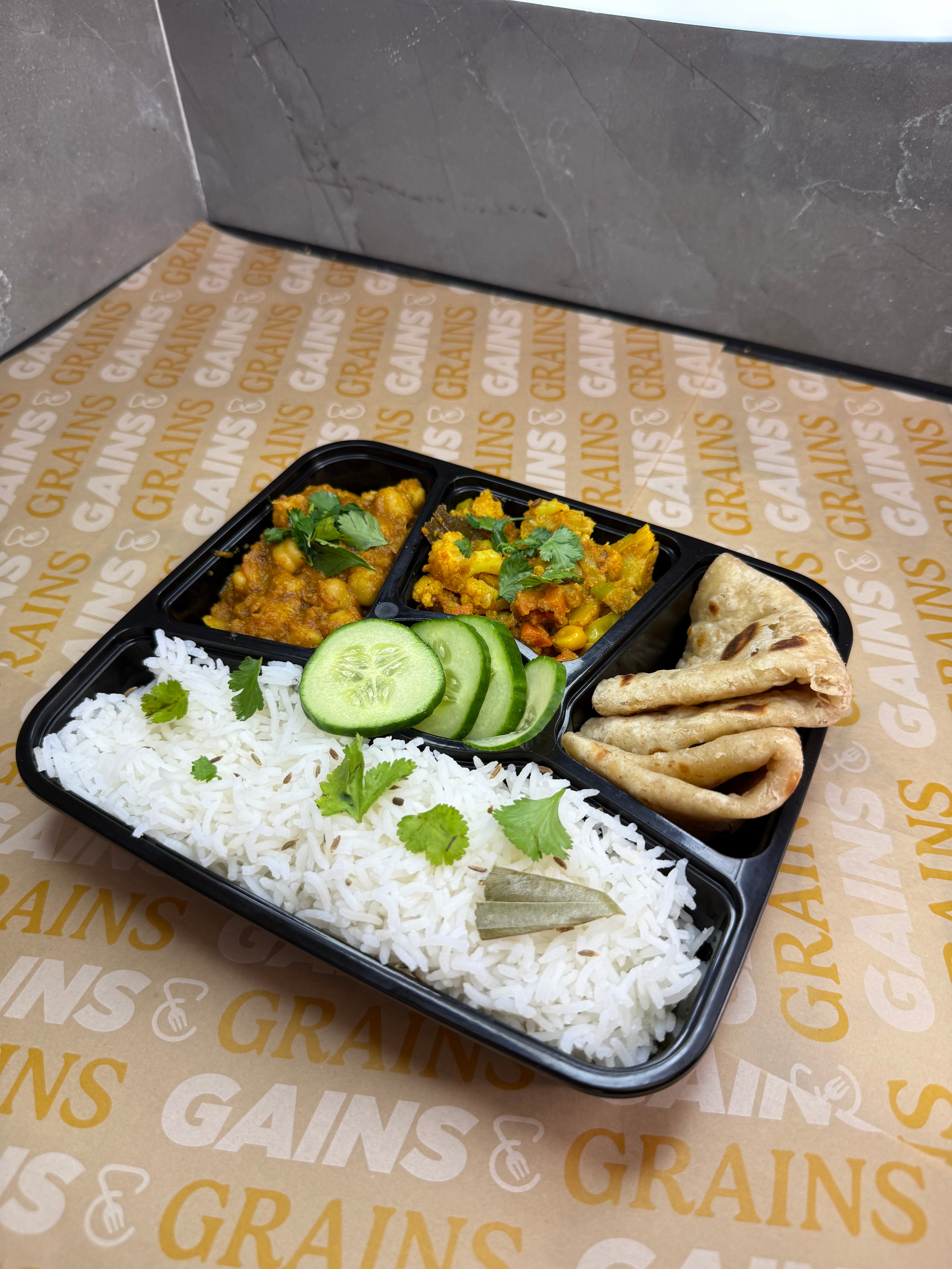 🥗 Crown & Curry Box 🍛✨