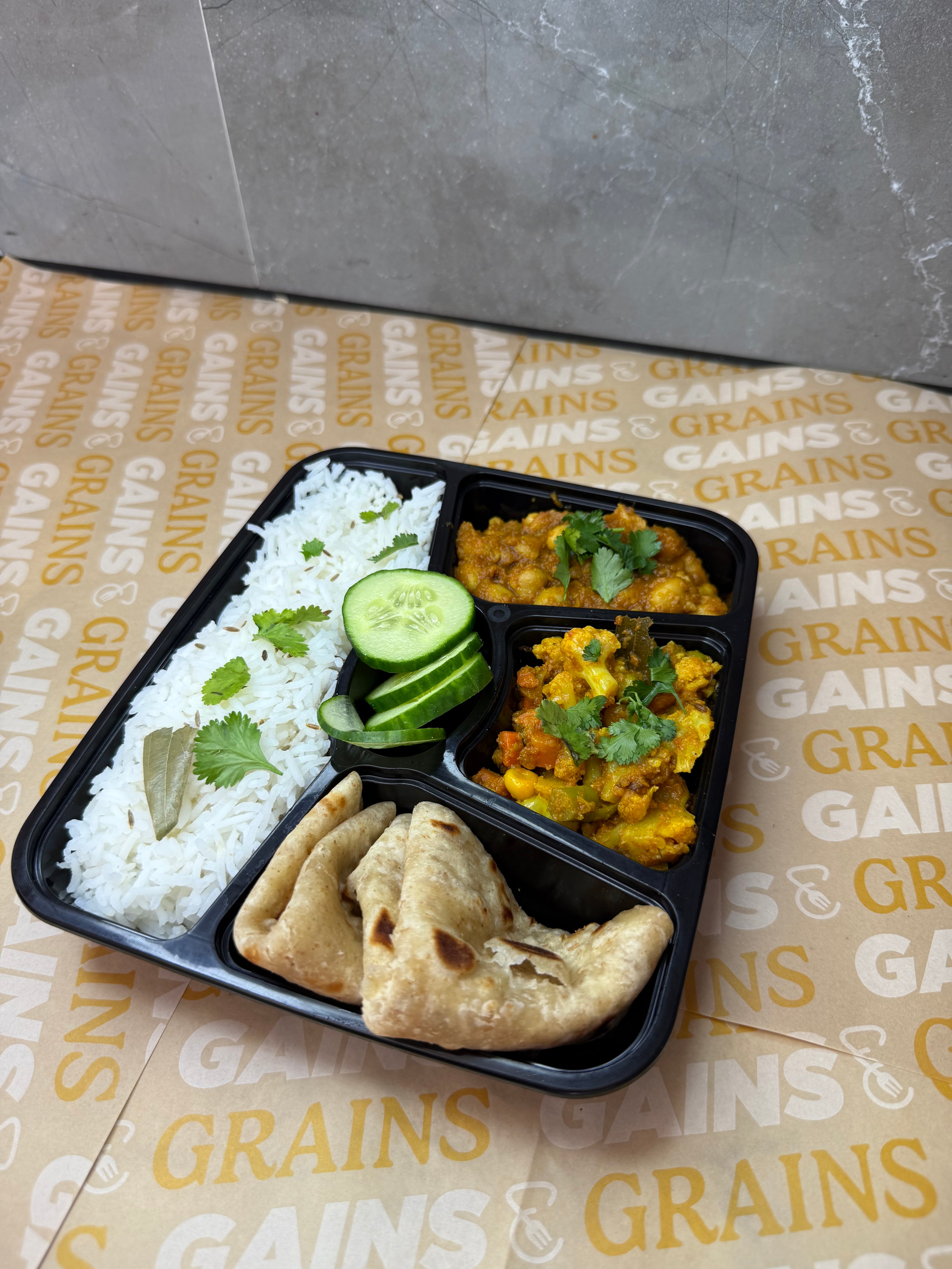 🥗 Crown & Curry Box 🍛✨