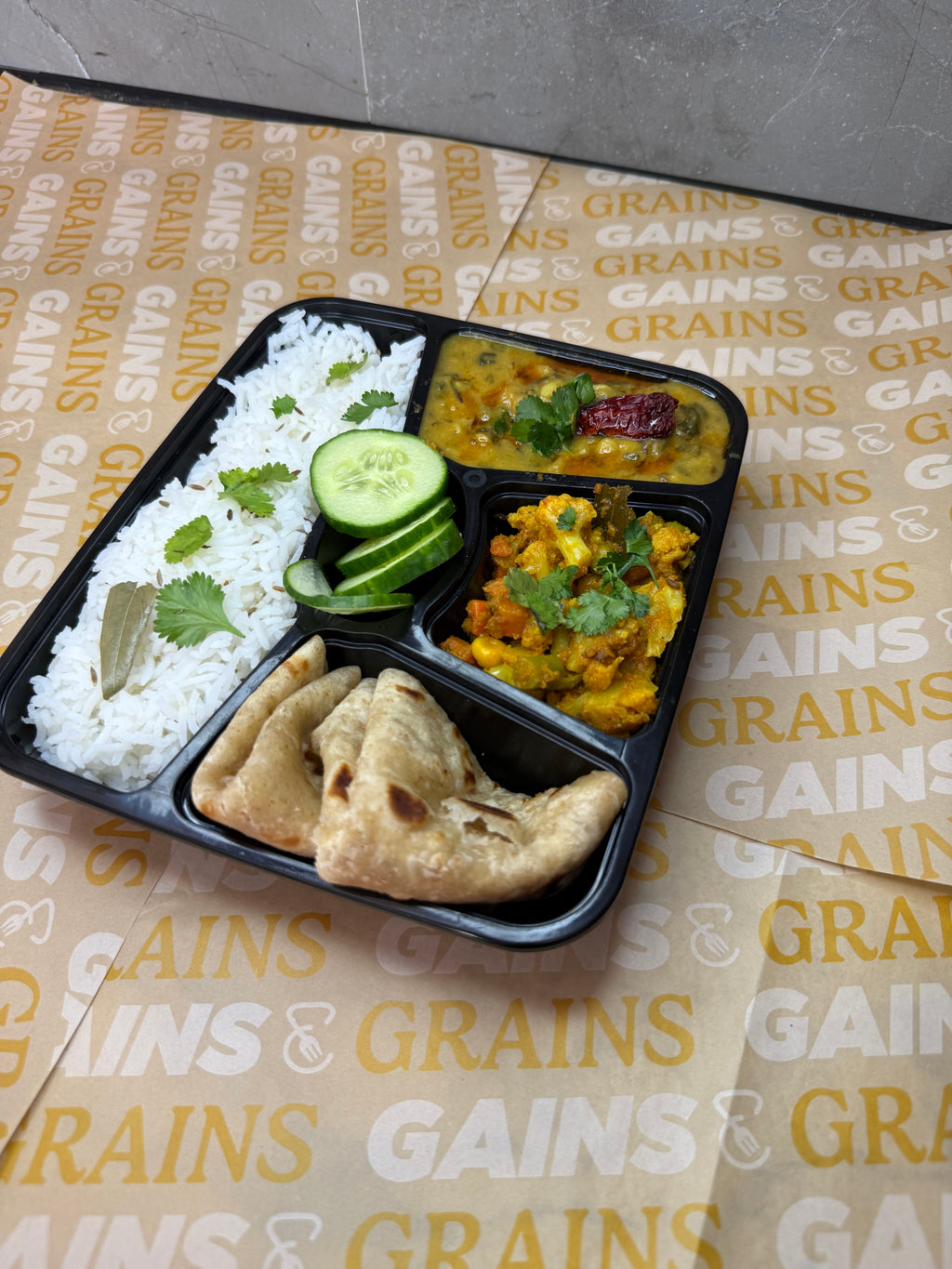 👑 The Royal Feast Box 🍛✨