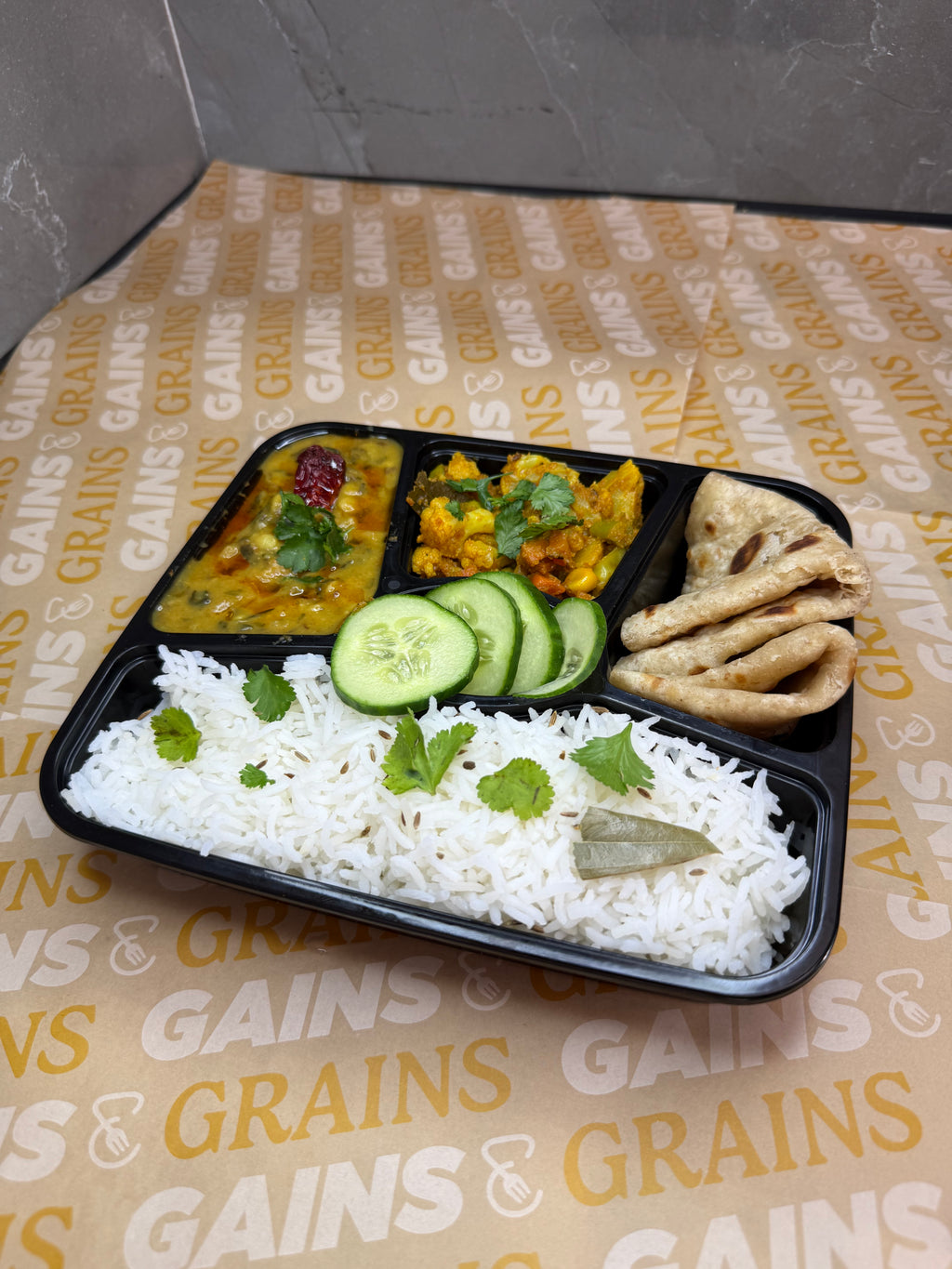 👑 The Royal Feast Box 🍛✨